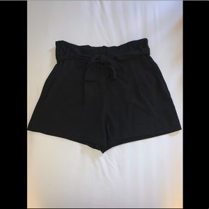 Dynamite ruffled-waist black short